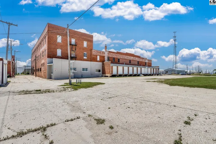 FOR LEASE WILL DIVIDE