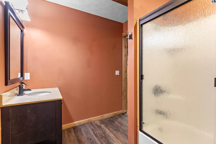 Walk in shower with Onyx surround