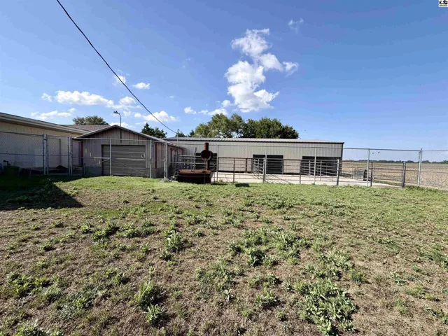 looking into large facility corrals