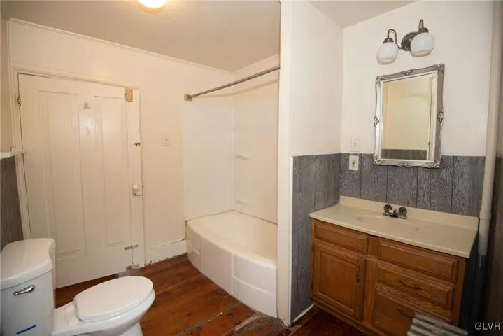 Unit 6243 Main Full Bath
