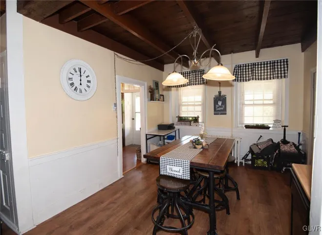 Unit 6241 Dining area