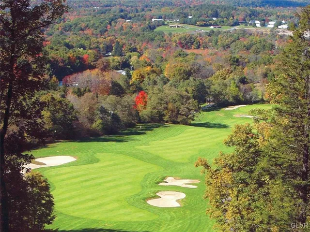 20 mins from Hideaway Hills Golf Course