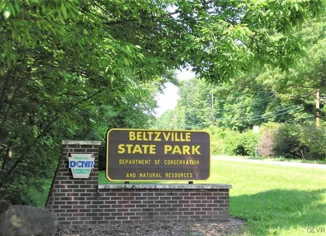 7 mins from Beltzville Lake