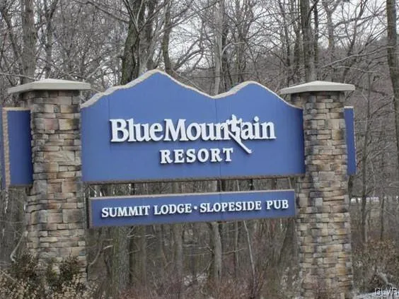 25 mins from Blue Mountain Ski area