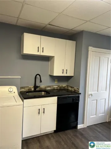 Kitchen granite counter tops and large pantry