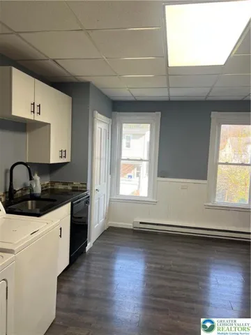 Large eat in kitchen
