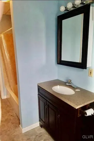 Main bathroom granite countertop