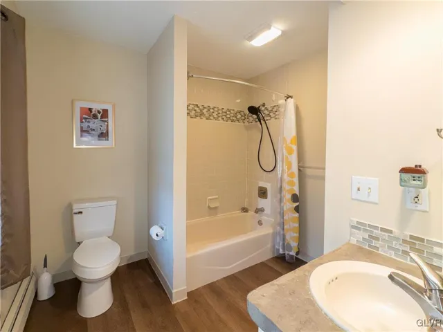 1st Floor Full Bathroom