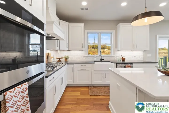 *Photos are of a previously built model and may contain upgrades not included in the base price*