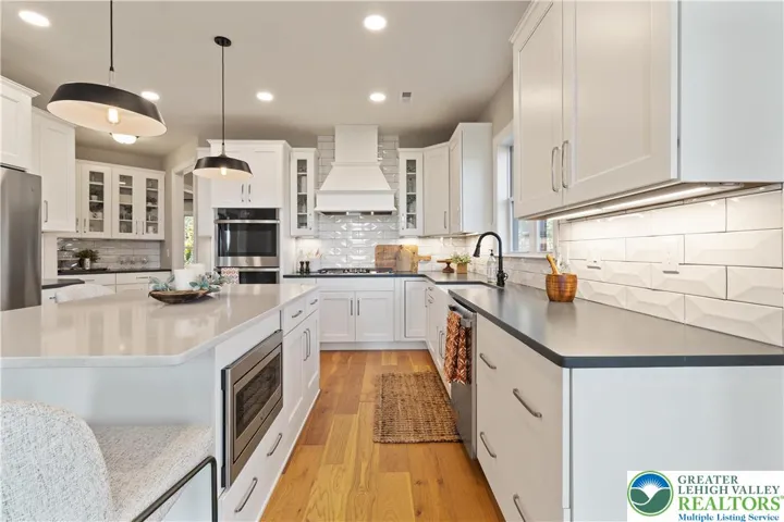 *Photos are of a previously built model and may contain upgrades not included in the base price* Kitchen