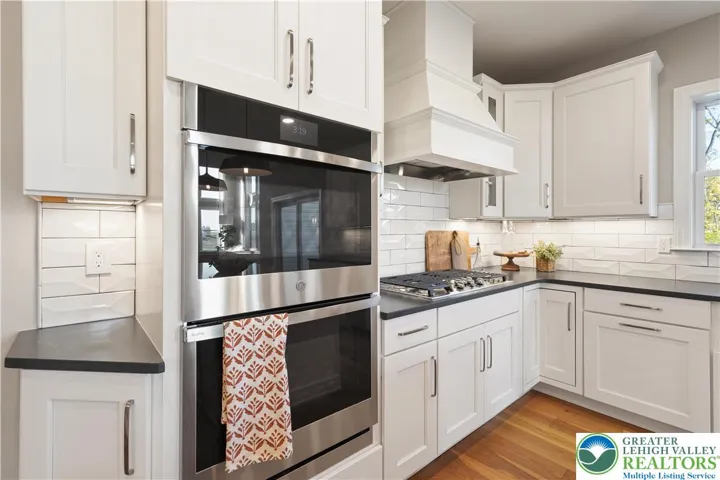 *Photos are of a previously built model and may contain upgrades not included in the base price*