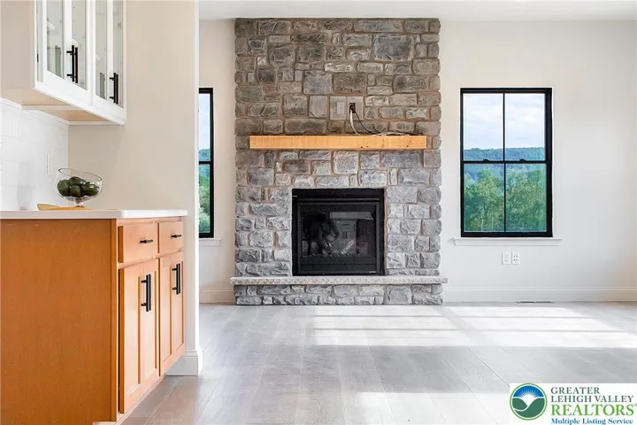 Stone fireplace with gas insert. Scenic mountain views!