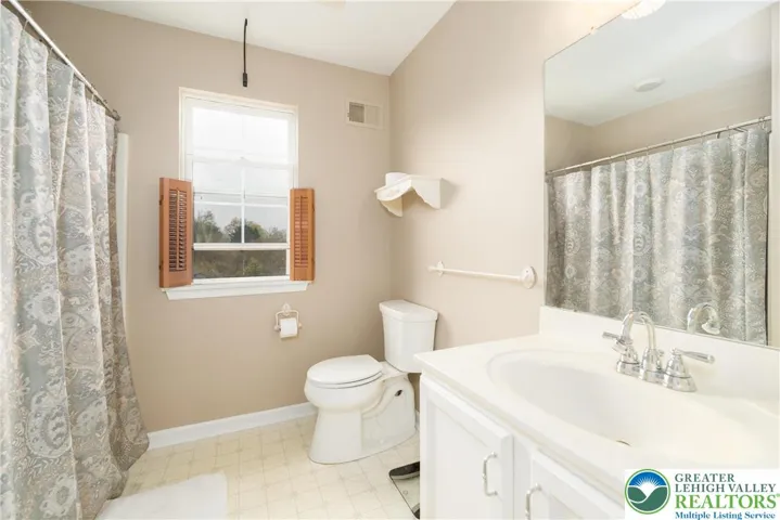 2nd Floor Full Bathroom