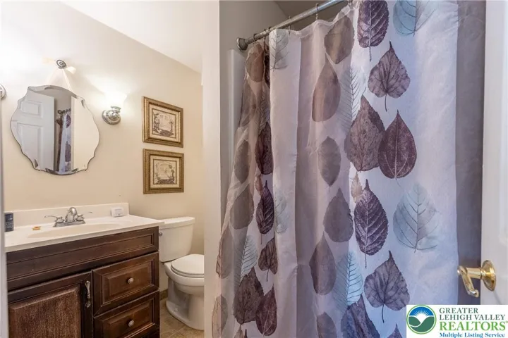 FIinished Basement Full Bathroom