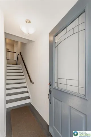 















enter into split staircase