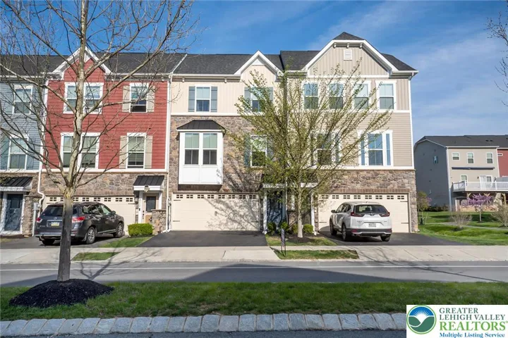 Middle townhome