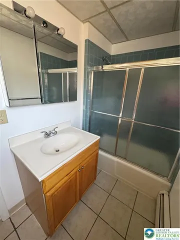 Updated full bathroom