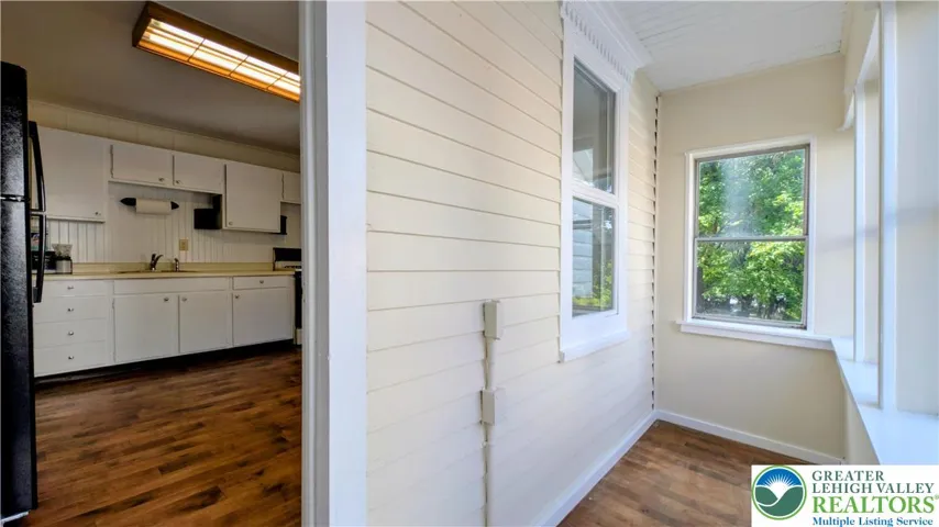 Side porch attached to kicthen