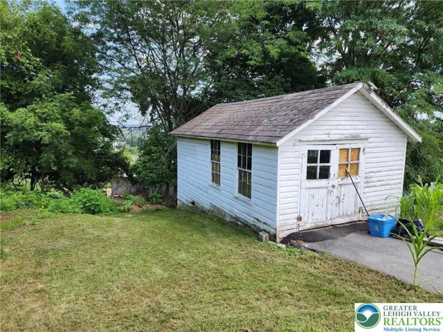 Shed in rear of lot