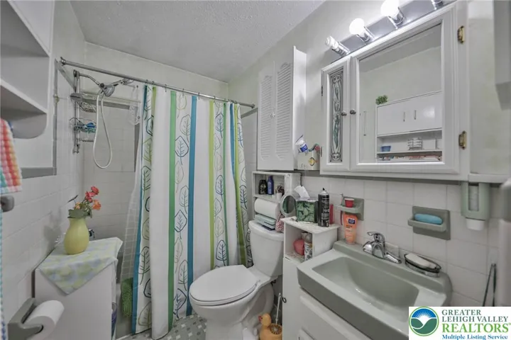 Primary Bathroom - Original