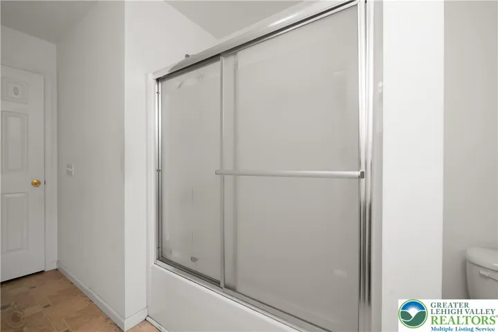 2nd floor hall bath