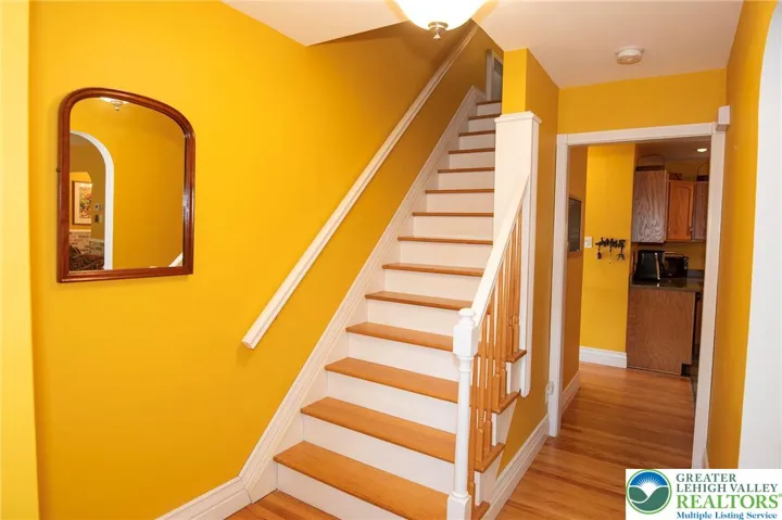 Let's check out the second floor.