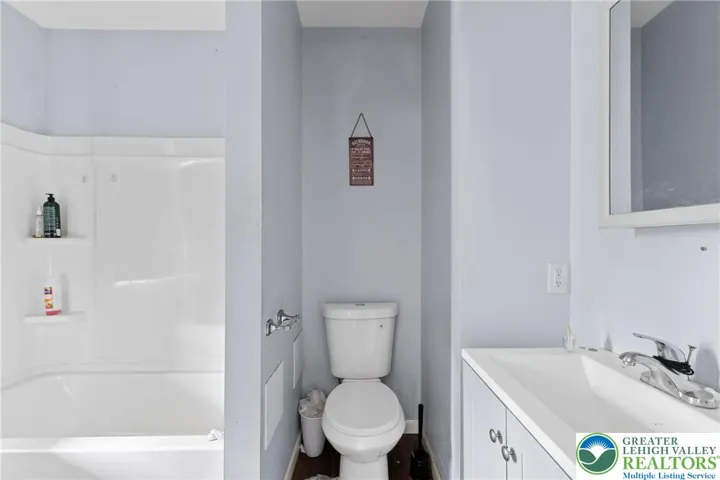 2nd floor bathroom