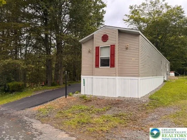 Welcome Home to 276 Birchwood!