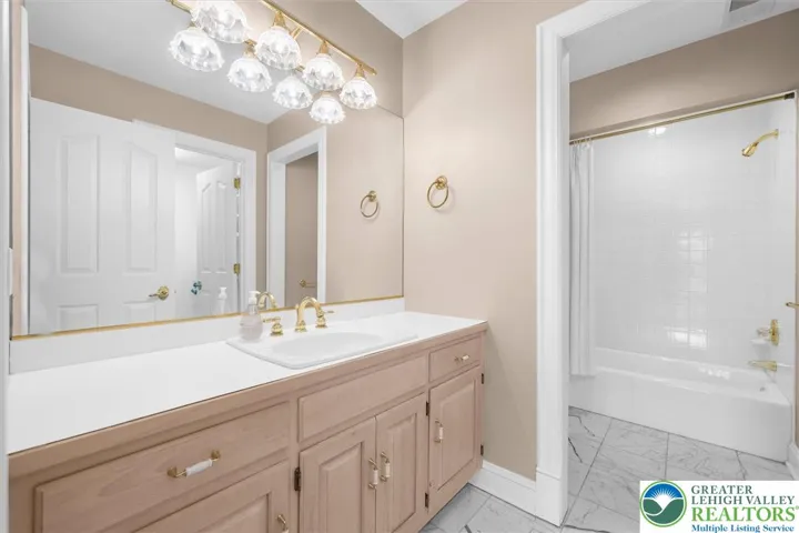 Bedrooom 3 full bath