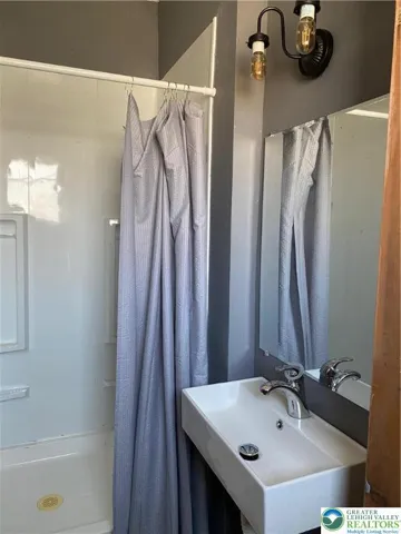 2nd Bathroom