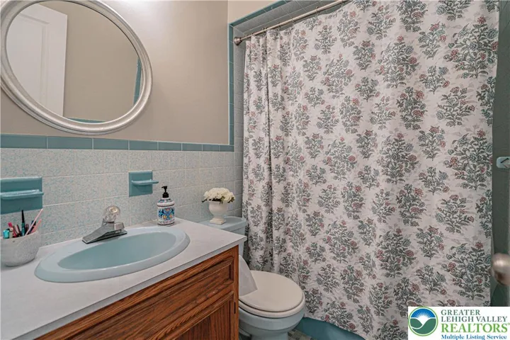 Full Bathroom 1st floor
