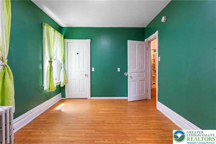MIDDLE ROOM-LEVEL 2