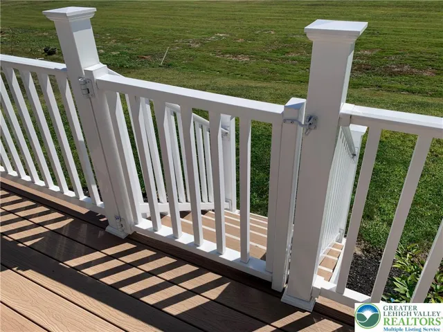 Handy gate for kids and pets