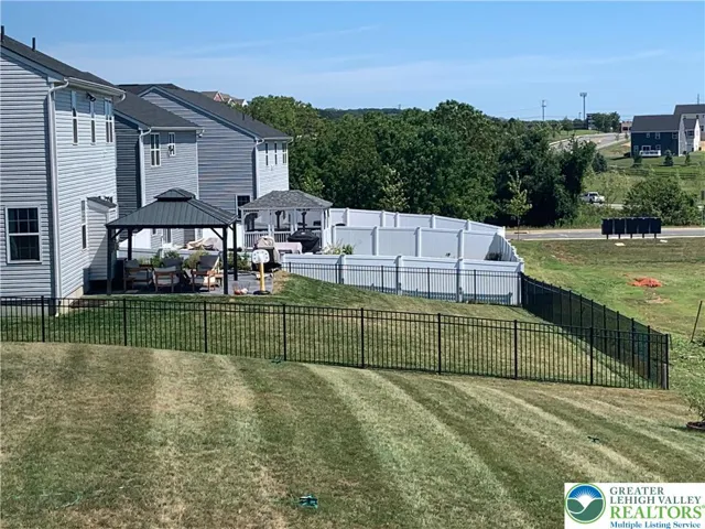 Nice spacing between houses
