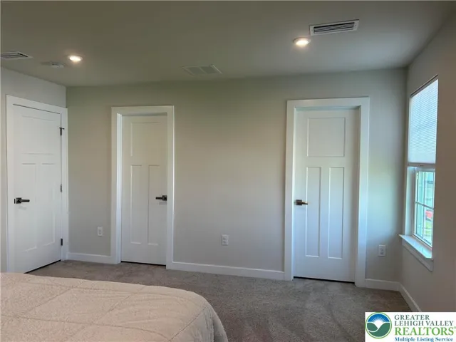 2 walk in closets in primary bedroom