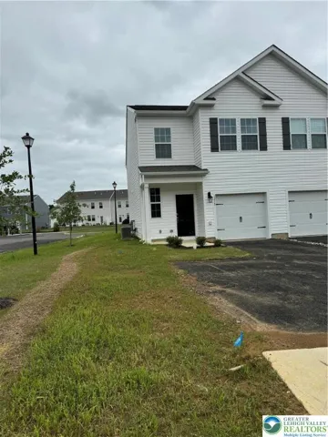 view of front of 1218 Susan Circle