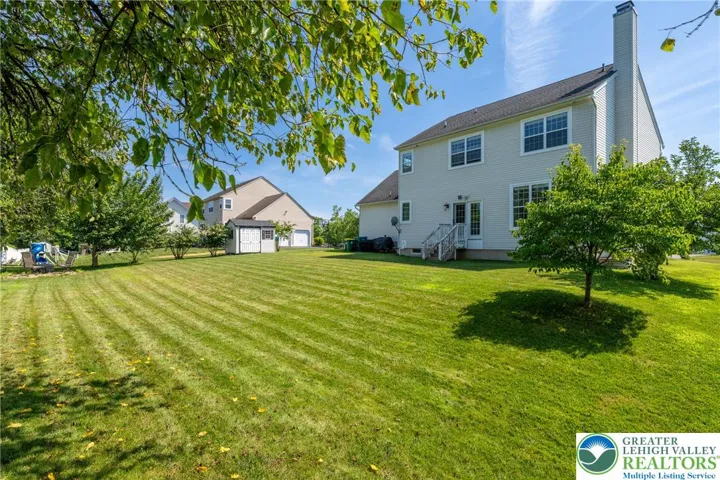Well maintained rear yard