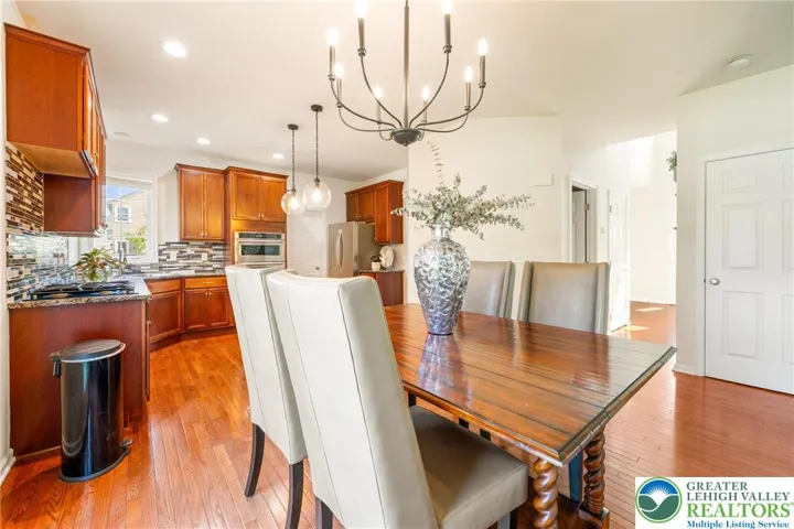 Kitchen and breakfast area