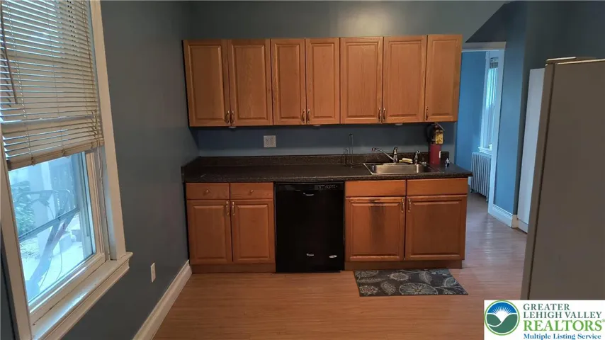 Eat-in Kitchen