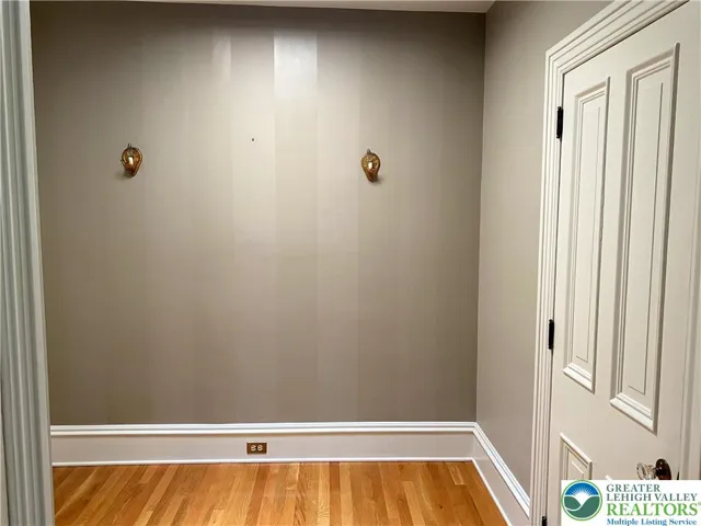 DR w/storage closet