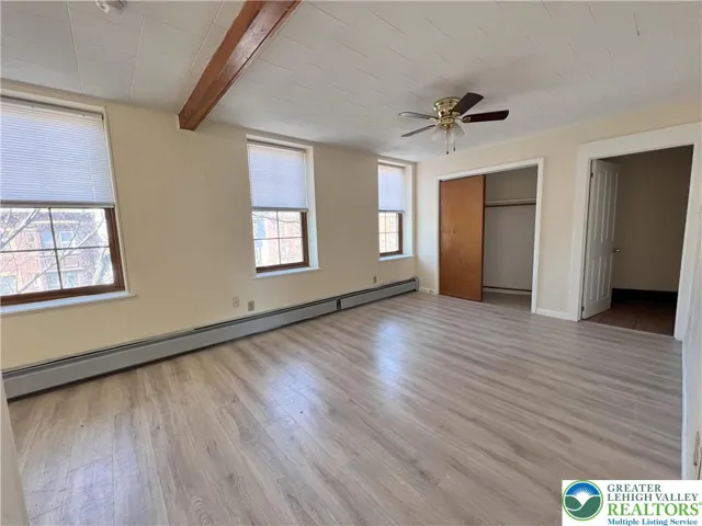 living room/ bedroom