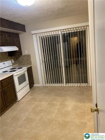 Kitchen w/sliders to deck