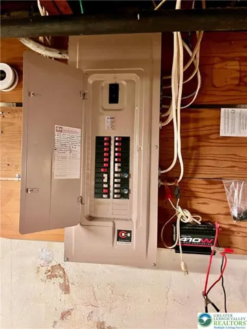 Updated 200 amp electrical panel and wiring.