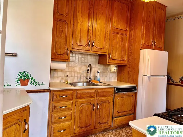 Corian counters, attractive & spacious cabinets, gas stove.
