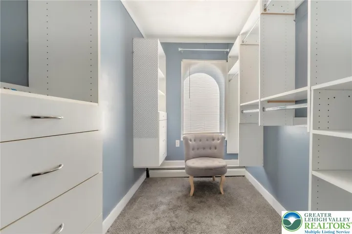 Walk-in-closet