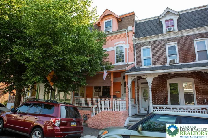 walking distance to the waterfront project and up & coming luxury apartments nearby