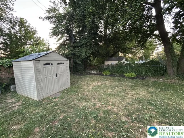 Utility shed  7 x 7
