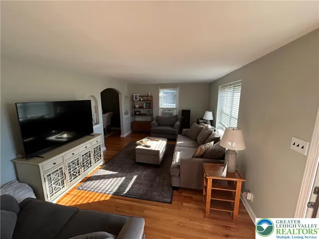 Living room 24 x 12
New H/W flooring