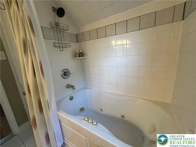 Jacuzzi tub & shower