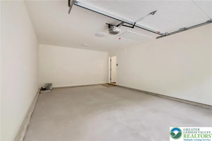 1 Car Garage